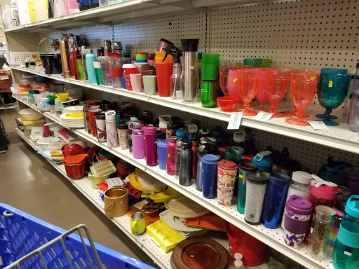 Thrift Store «St Vincent De Paul - West Broadway Thrift Store», reviews and photos, 2345 W Broadway, Eugene, OR 97402, USA