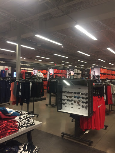 Clothing Store «Nike Factory Store», reviews and photos, 3905 Eagan Outlets Pkwy #200, Eagan, MN 55122, USA