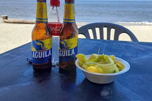 Bar y restaurante la playa image