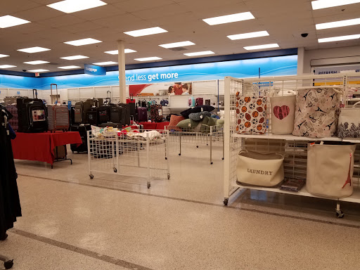 Clothing Store «Ross Dress for Less», reviews and photos, 2180 MacArthur Rd, Whitehall, PA 18052, USA