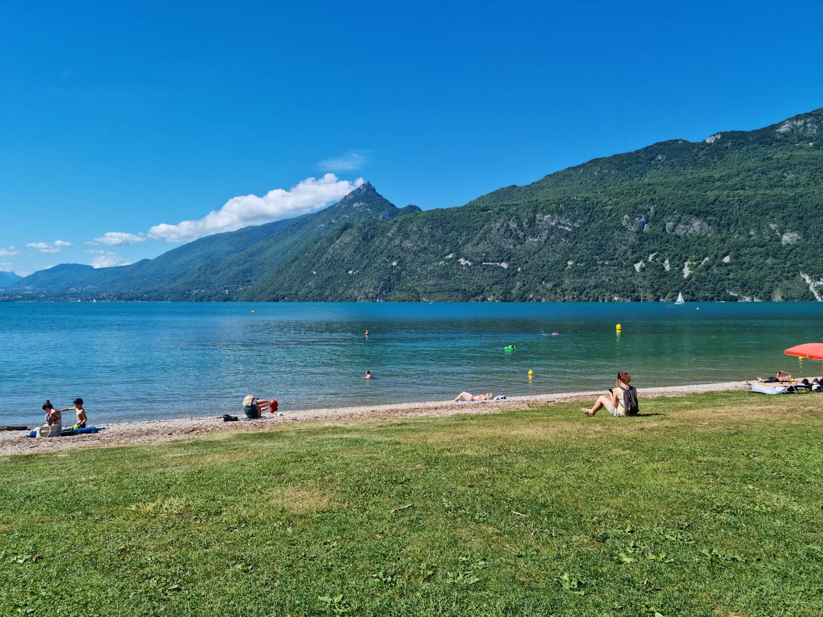 Foto von Plage de Brison mit felsiges gelände Oberfläche