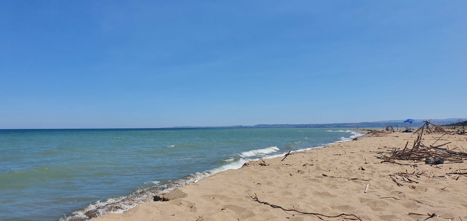 Fotografie cu Primosole beach cu nivelul de curățenie in medie