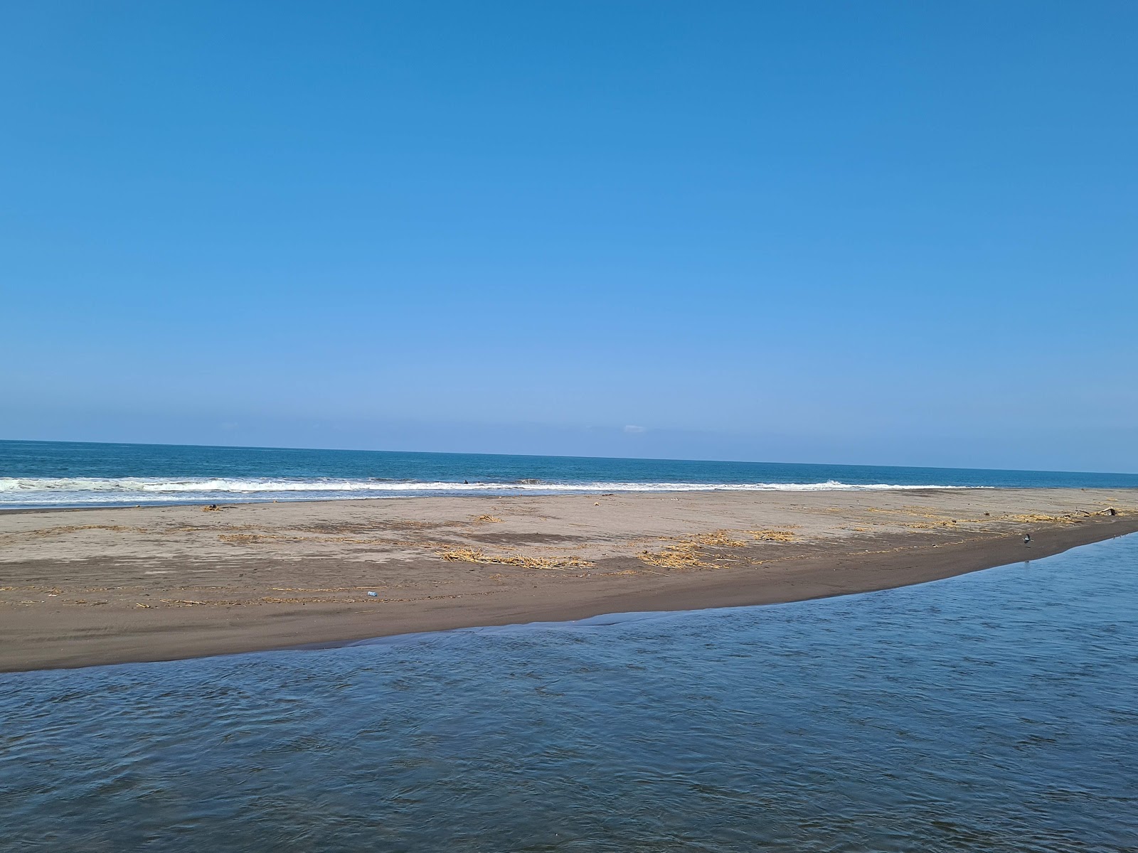 Foto van Playa de Cuyutlan III met turquoise puur water oppervlakte