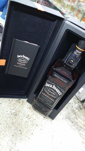 Liquor Store «Liquor Chest», reviews and photos, 5298 Kanan Rd, Agoura Hills, CA 91301, USA