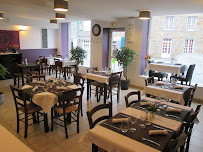 Atmosphère du Restaurant français Le Relais de L'Abbaye à Lonlay-l'Abbaye - n°3