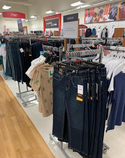 Department Store «T.J. Maxx», reviews and photos, 1751 Ritchie Station Ct, Capitol Heights, MD 20743, USA