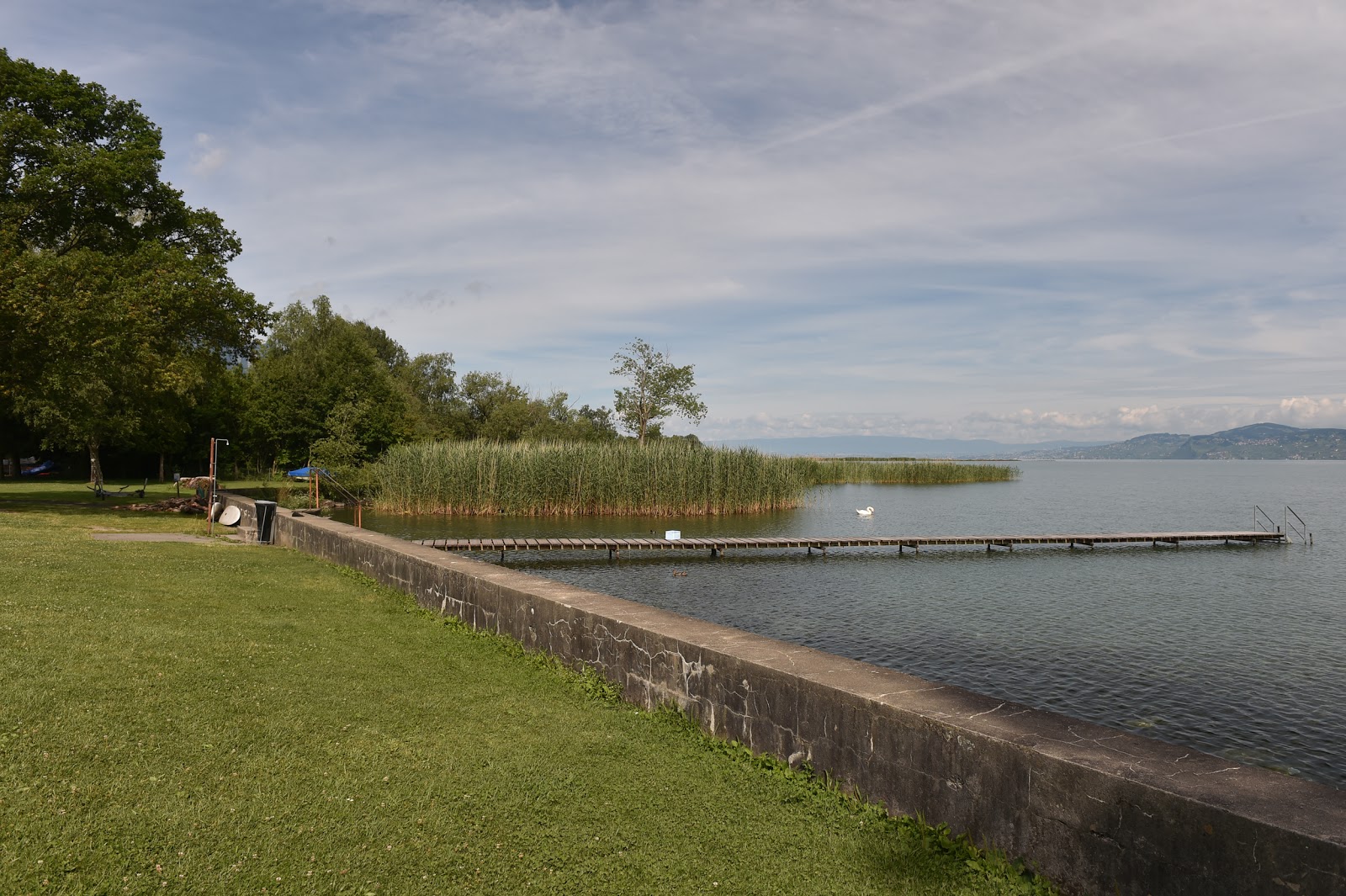Photo de Plage des Grangettes et le règlement