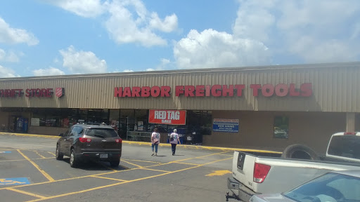 Hardware Store «Harbor Freight Tools», reviews and photos, 2658 Peters Creek Pkwy, Winston-Salem, NC 27127, USA