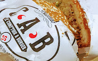 Plats et boissons du Restaurant de hamburgers LE CAB Biarritz - Le comptoir à burger - n°5
