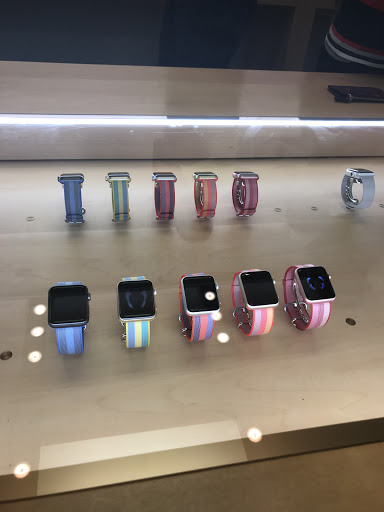 Computer Store «Apple Crabtree Valley Mall», reviews and photos, 4325 Glenwood Ave, Raleigh, NC 27612, USA