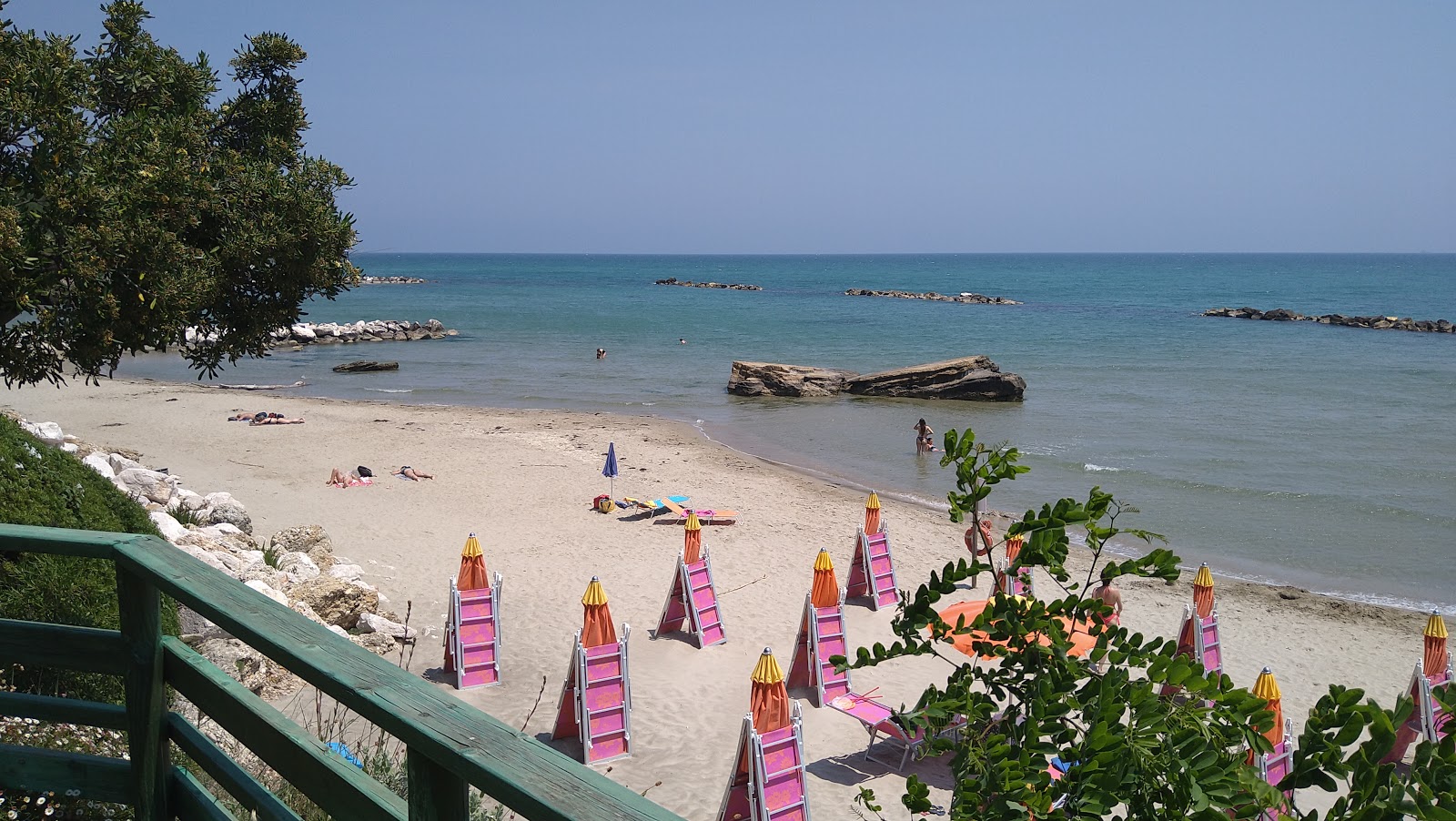 Fotografie cu Cavalluccio Beach cu o linie de coastă dreaptă