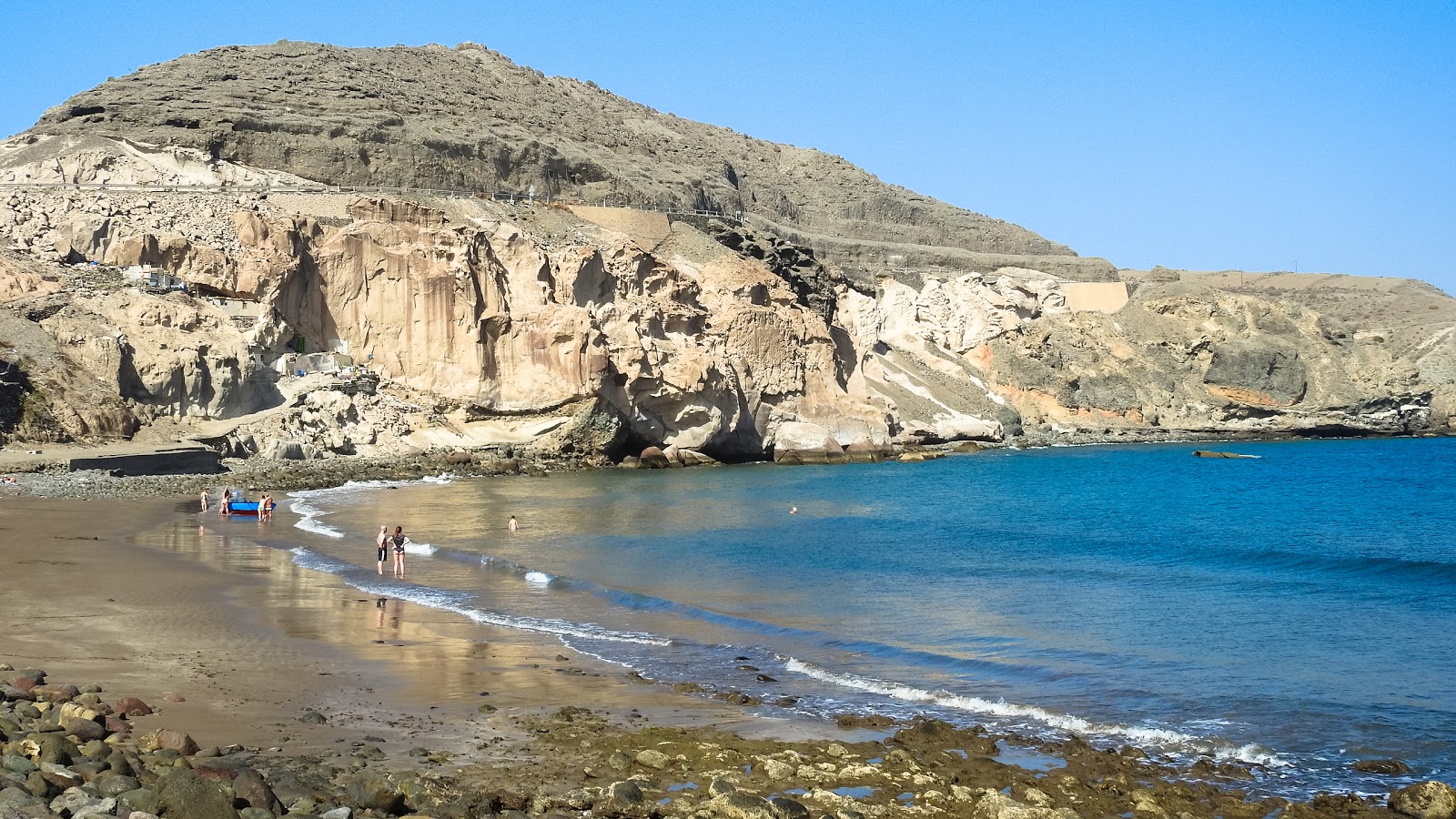 Foto di Playa Santa Agueda con una superficie del sabbia luminosa