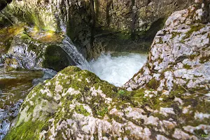 Peștera de la Căput image