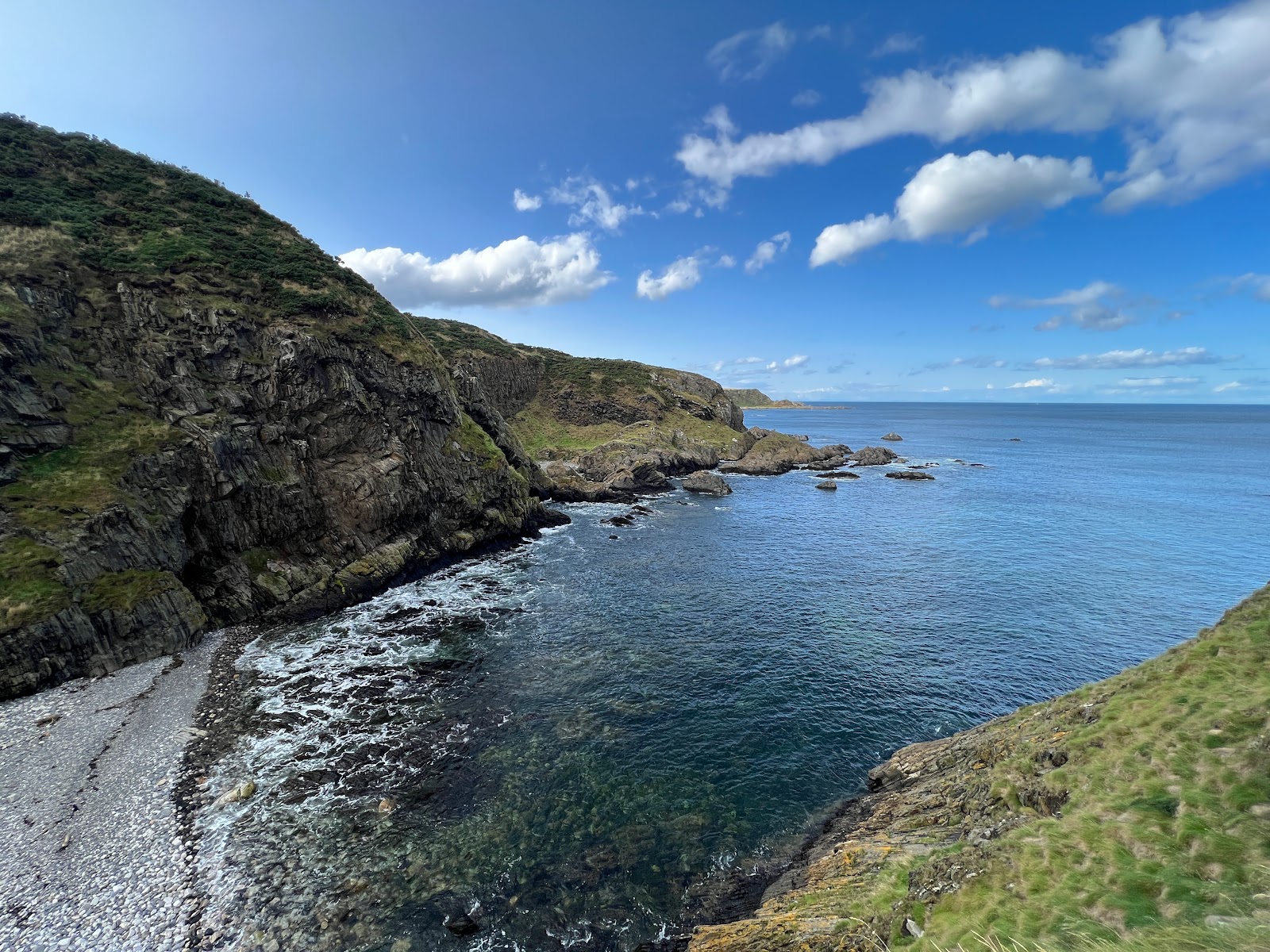 Foto von Findlater Castle Beach wilde gegend
