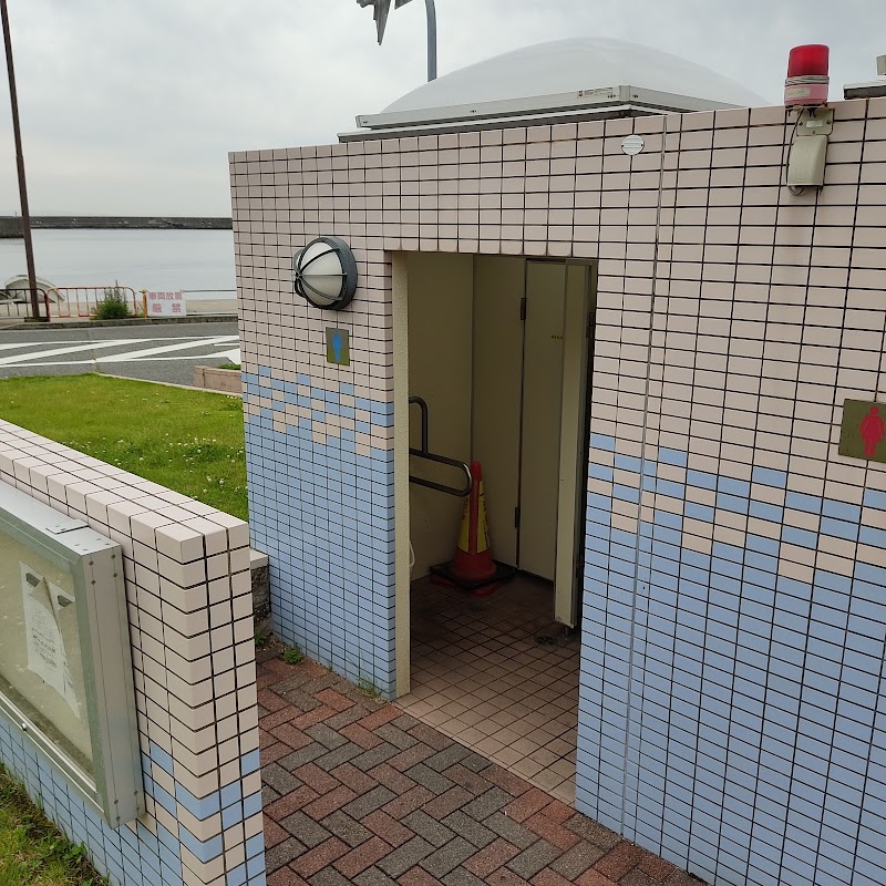 公衆トイレ（垂水漁港 駐車場入口付近）