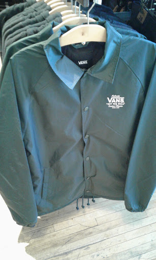 Shoe Store «Vans», reviews and photos, 28 E Colorado Blvd, Pasadena, CA 91105, USA