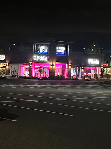 Cell Phone Store «T-Mobile», reviews and photos, 3720 Factoria Blvd SE STE D, Bellevue, WA 98006, USA