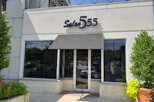 Salon 555 image