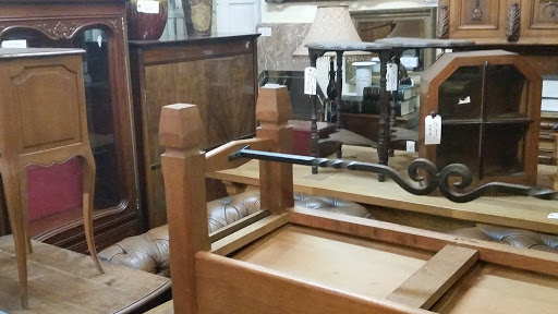 Antique Furniture Store «Lots of Furniture Antiques Warehouse», reviews and photos, 910 N Riverfront Blvd, Dallas, TX 75207, USA