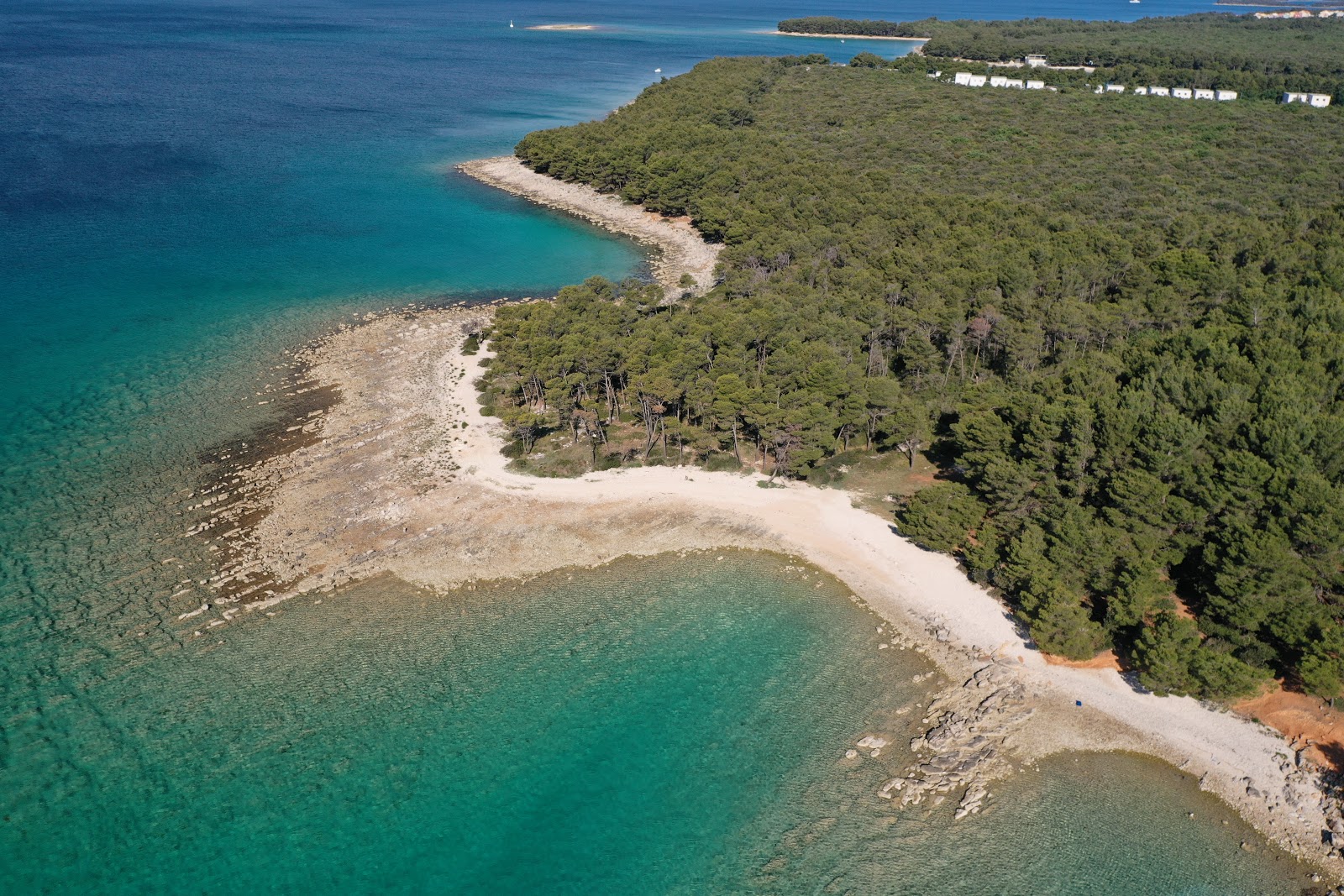 Fotografie cu Pilatusha beach II cu o suprafață de apa pură turcoaz