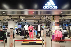 Adidas outlet image