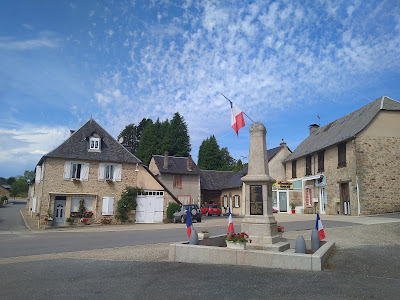 Monument aux morts à Meilhards