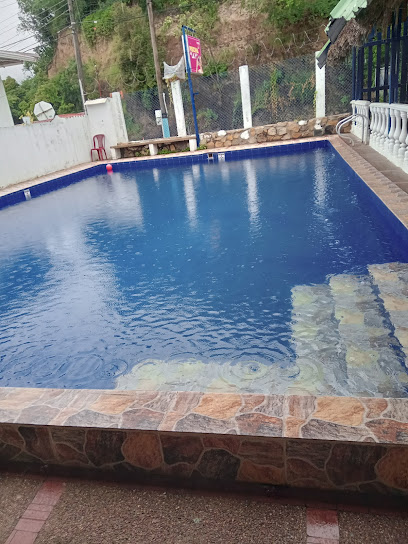 Piscina La Y