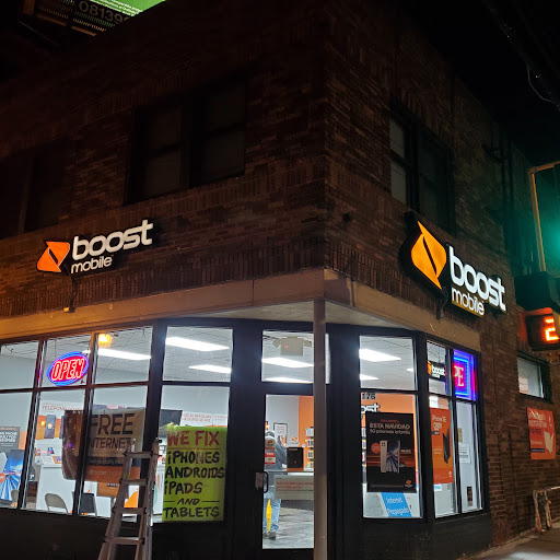 Cell Phone Store «Boost Mobile», reviews and photos, 176 Cesar Chavez St, St Paul, MN 55107, USA