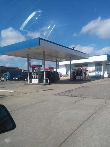 Gas Station «Rich», reviews and photos, 221 E Main St, Owosso, MI 48867, USA