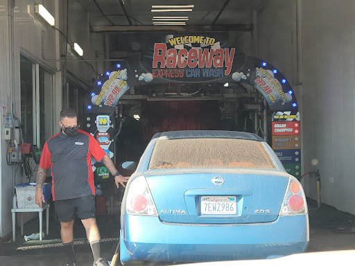 Raceway Express Car Wash en Santa Ana