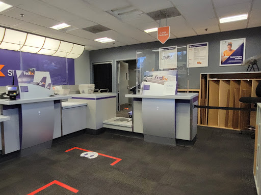 Shipping and Mailing Service «FedEx Ship Center», reviews and photos, 13500 EDS Dr, Herndon, VA 20171, USA