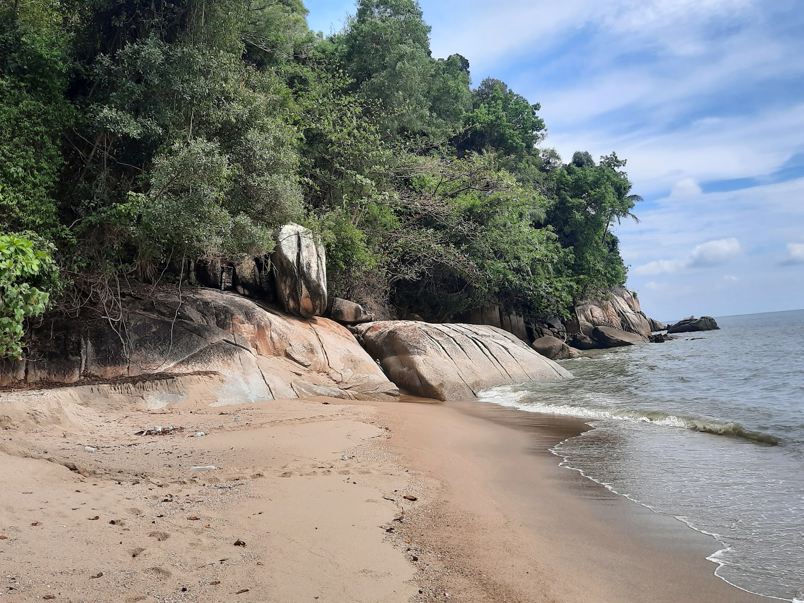 Φωτογραφία του White Sand Beach με μια ευθεία ακτογραμμή