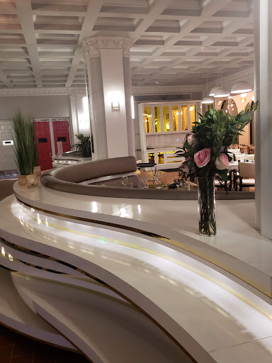 Shopping Mall «Shops On Lake Avenue», reviews and photos, 345 S Lake Ave, Pasadena, CA 91101, USA