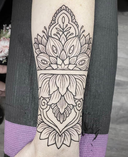 Tattoo Shop «Rose Red Tattoo & Permanent Makeup», reviews and photos, 3138 Rogers Ave, Ellicott City, MD 21043, USA