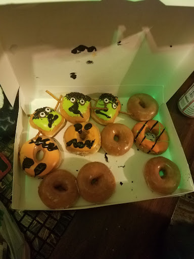 Bakery «Krispy Kreme Doughnuts», reviews and photos, 208 W 14 Mile Rd, Troy, MI 48083, USA