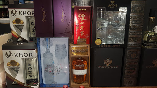 Wine Store «South Beach Wines & Liquors», reviews and photos, 325 Sand Ln, Staten Island, NY 10305, USA