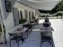 Atmosphère du Restaurant La Guinguette du Lac de badech à Bagnères-de-Luchon - n°1