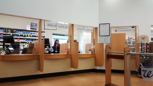 Walgreens, 2070 W Oaklawn Rd, Pleasanton, TX 78064, USA, 