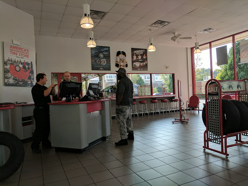 Tire Shop «Discount Tire Store - Kennesaw, GA», reviews and photos, 2930 George Busbee Pkwy NW, Kennesaw, GA 30144, USA