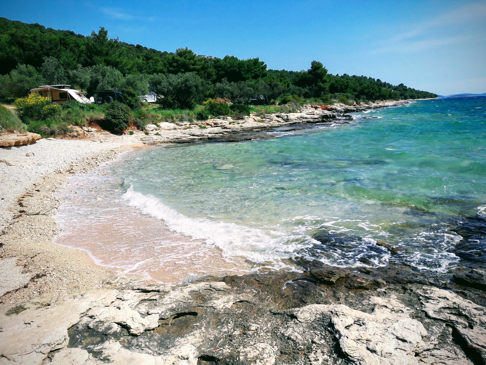 Photo de Kosirina beach - endroit populaire parmi les connaisseurs de la détente