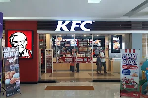 KFC Linggajati Plaza Jombang image