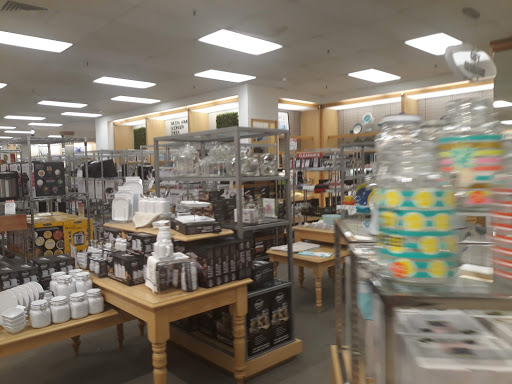 Shopping Mall «Valley Mall», reviews and photos, 1925 E Market St, Harrisonburg, VA 22801, USA