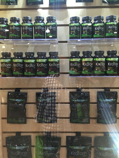 Vaporizer Store «Main Smoke Shop KC | Vape Shop», reviews and photos, 3429 Main St, Kansas City, MO 64111, USA