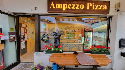 Ampezzo pizza Via XXIX Maggio, 11, 32043 Cortina d'Ampezzo BL, Italia
