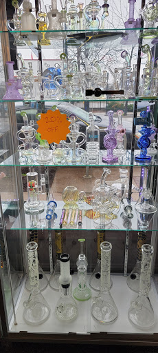 Tobacco Shop «Smoke & Vape», reviews and photos, 3316 W Lawrence Ave, Chicago, IL 60625, USA