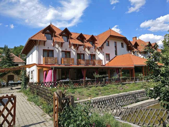 Opinii despre Sólyomvár panzió és étterem în Komlóska - Szálloda