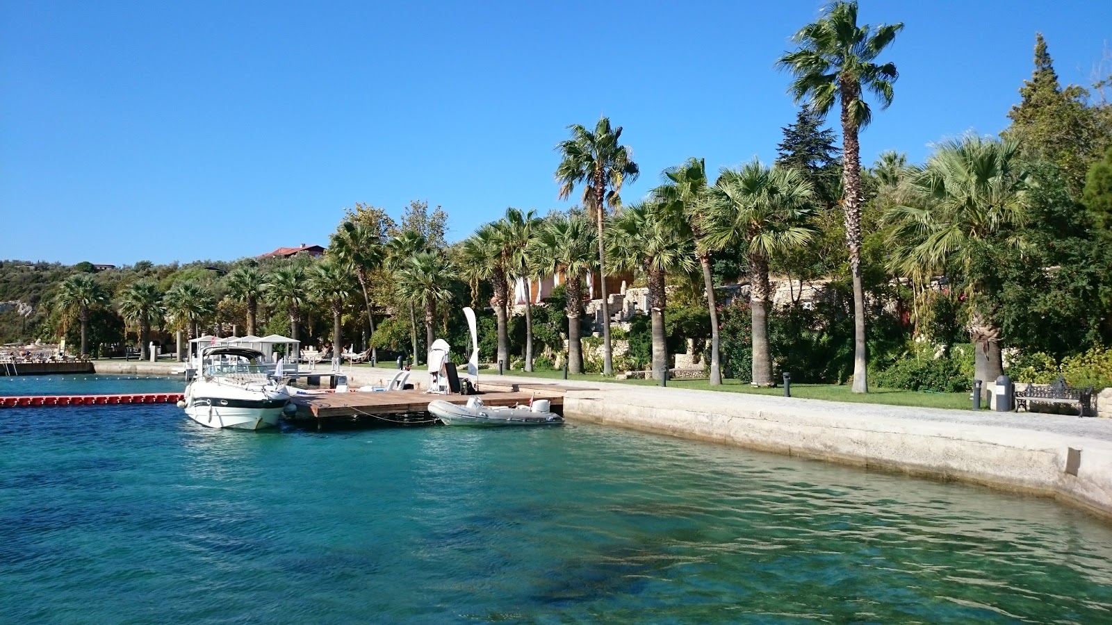 Kalem Island Oliviera Plaji'in fotoğrafı - rahatlamayı sevenler arasında popüler bir yer