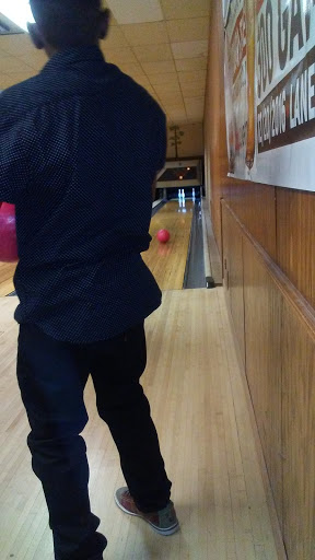 Bowling Alley «Timber Lanes Bowling Alley», reviews and photos, 1851 W Irving Park Rd, Chicago, IL 60613, USA