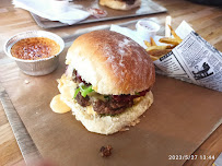 Plats et boissons du Restaurant de hamburgers Mangez et cassez-vous à Paris - n°4