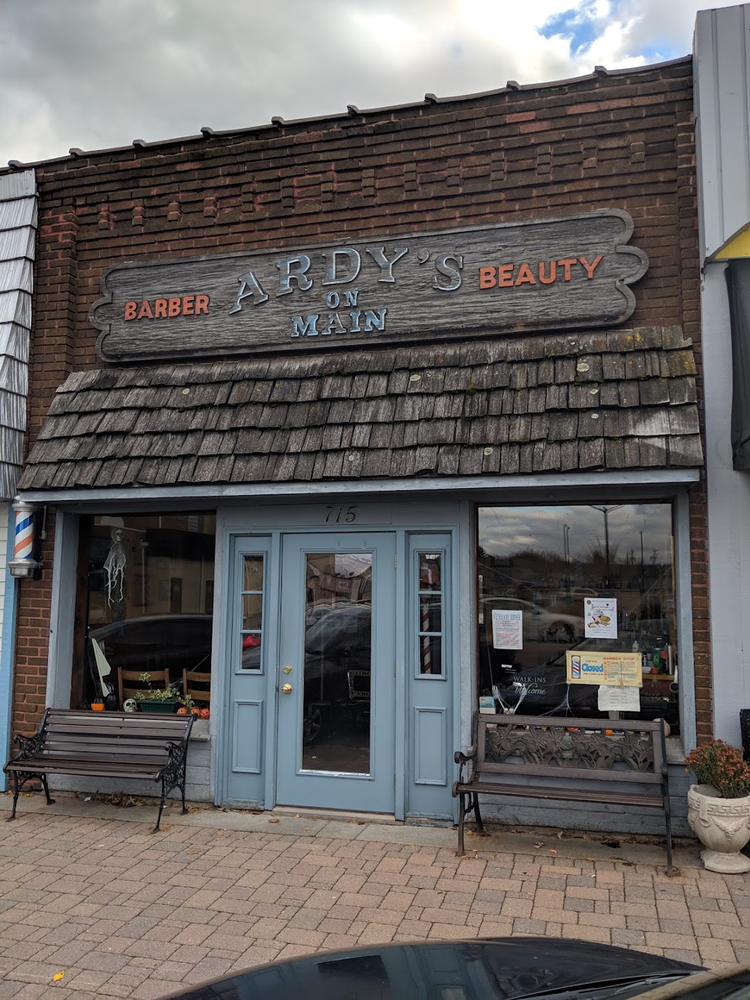 Ardys On Main Barber & Beauty